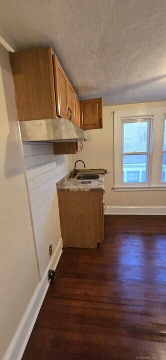 67 Buell St-Unit -3 in New Britain, CT - Building Photo