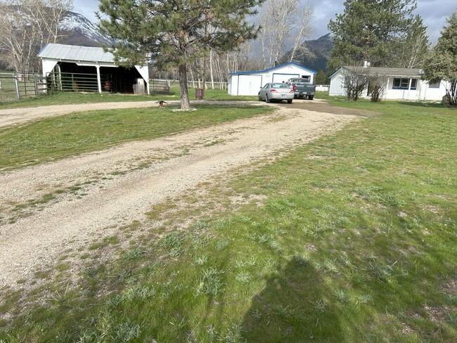 property at 867 US-93