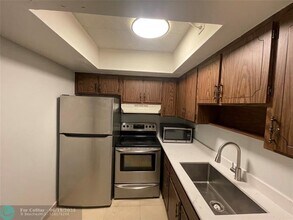 395 SW 15th St in Pompano Beach, FL - Building Photo - Building Photo