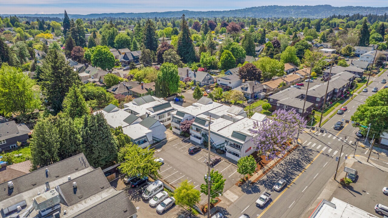 Burnside East in Portland, OR - Building Photo