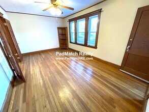 2319 Centre St, Unit 1 in Boston, MA - Building Photo - Building Photo