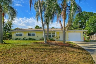 2714 Grove St in Sarasota, FL - Building Photo