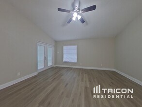 13613 Fawn Ridge Blvd in Tampa, FL - Building Photo - Building Photo