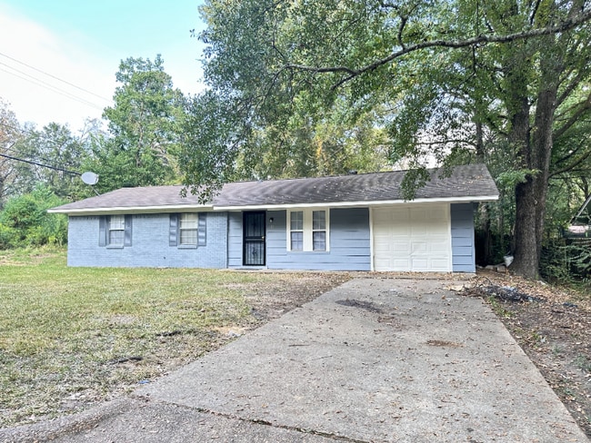 property at 106 E Woodcrest Dr