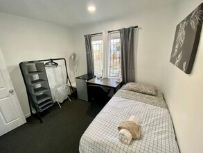 1513 W Florence Ave in Los Angeles, CA - Foto de edificio - Building Photo