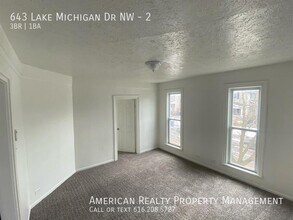 643 Lake Michigan Dr NW in Grand Rapids, MI - Foto de edificio - Building Photo