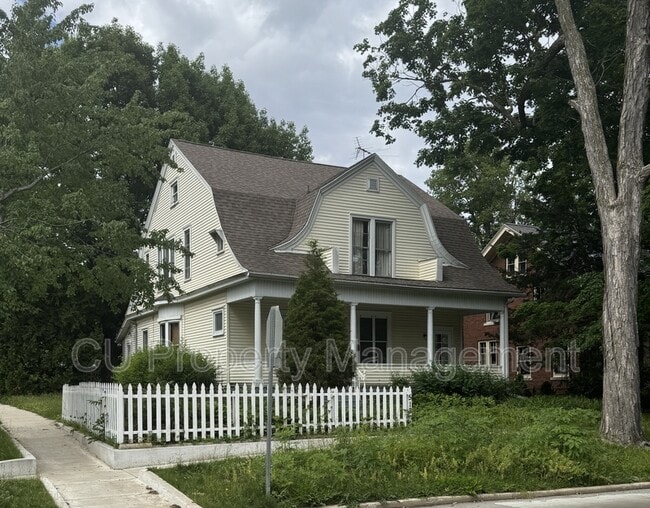 property at 512 W Clark St