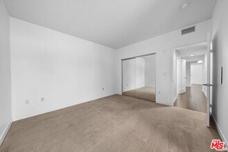 436 S Virgil Ave in Los Angeles, CA - Foto de edificio - Building Photo