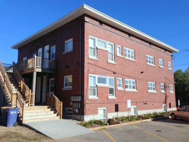 835 Cherry St SE in Grand Rapids, MI - Foto de edificio - Building Photo