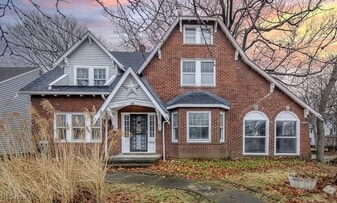 12980 Cedar Rd in Cleveland Heights, OH - Building Photo