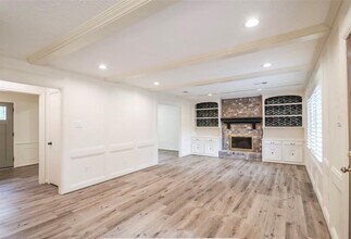 15626 Canterbury Forest Dr in Tomball, TX - Building Photo - Building Photo