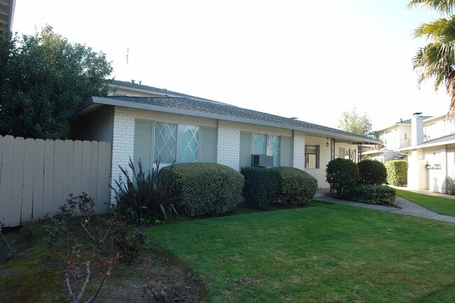 1136 Starbird Cir in San Jose, CA - Foto de edificio - Building Photo