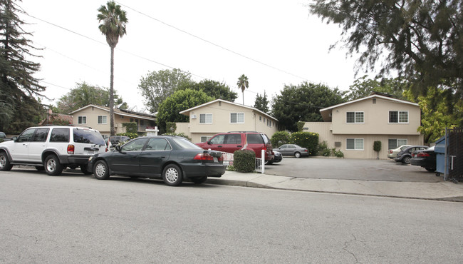 Whipple Apartments in North Hollywood, CA - Foto de edificio - Building Photo