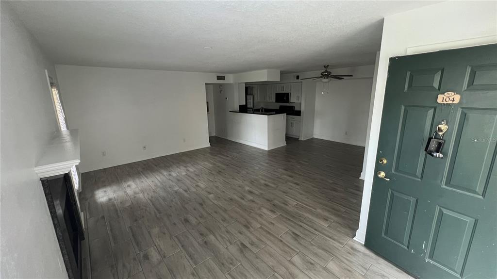 5587 Devonbriar Way in Orlando, FL - Foto de edificio