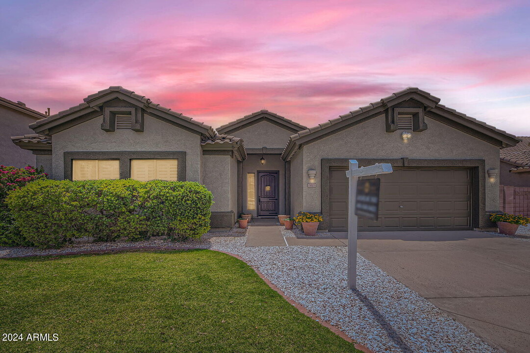 5921 E Woodridge Dr in Scottsdale, AZ - Foto de edificio