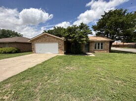 5002 57th St in Lubbock, TX - Building Photo