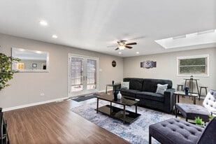 6911 W 87th St in Oak Lawn, IL - Building Photo