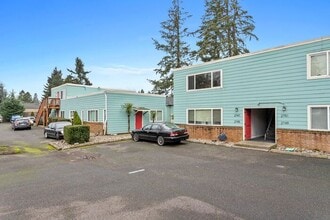 2747 SE Chestnut St in Oak Grove, OR - Building Photo - Building Photo