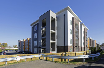 University Walk | Student Housing in Knoxville, TN - Building Photo - Building Photo