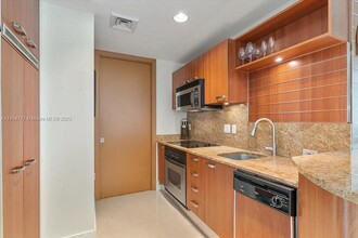 1395 Brickell Ave, Unit 2914 in Miami, FL - Building Photo - Building Photo