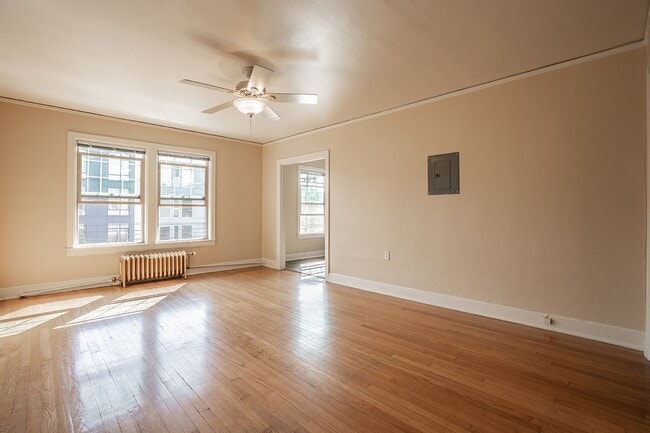 Roosevelt Apartments in Seattle, WA - Foto de edificio - Building Photo