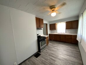 18 Bremer Ave in Danville, IL - Building Photo - Building Photo
