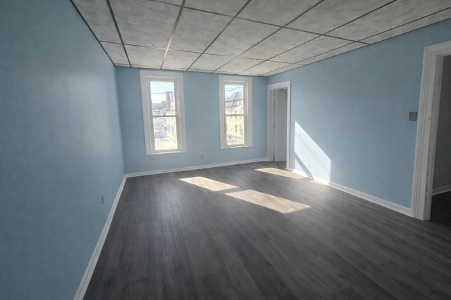 24-26-26 Milton Ave, Unit 3 Bedroom Apartment Newly Renovated in Amsterdam, NY - Building Photo - Building Photo