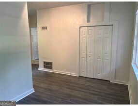 806 Briarcliff Rd NE, Unit D in Atlanta, GA - Foto de edificio - Building Photo