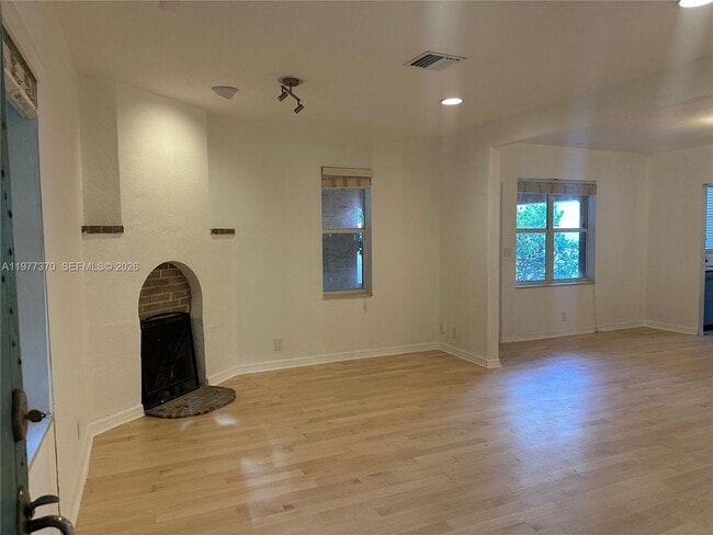 property at 725 Navarre Ave