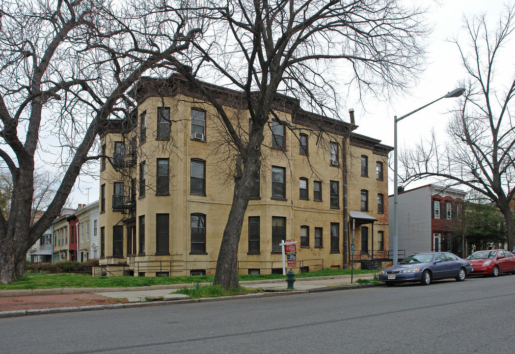 424 E Capitol St NE in Washington, DC - Building Photo