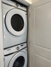 73 Cameron Ave, Unit 1 in Somerville, MA - Foto de edificio - Building Photo