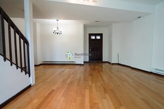 89 Sheridan St in Boston, MA - Foto de edificio - Building Photo