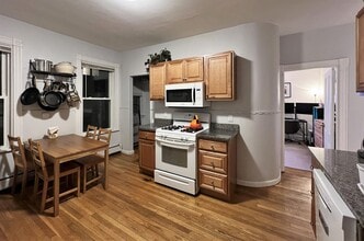 64A Beacon St, Unit 2 in Somerville, MA - Foto de edificio - Building Photo