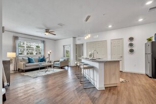 Aberdeen Luxury Apartments in Lakeland, FL - Building Photo