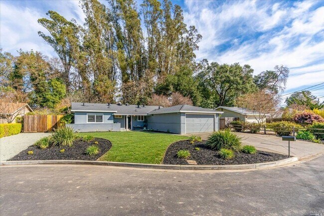 22 Queens Ct in Napa, CA - Building Photo - Building Photo