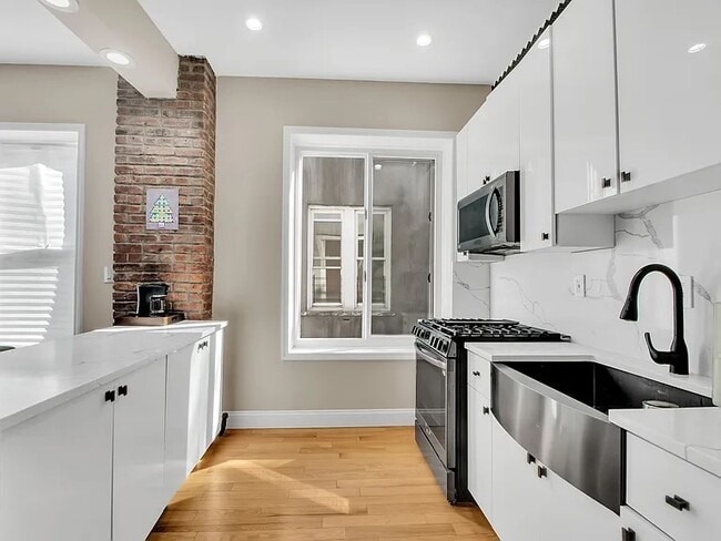 106 E 32nd St, Unit Penthouse in Brooklyn, NY - Foto de edificio - Building Photo