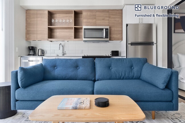 2222 15th Ave W in Seattle, WA - Foto de edificio - Building Photo