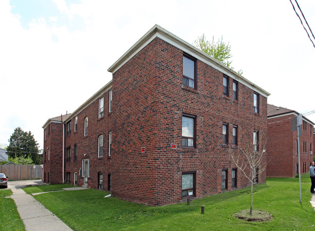 1135 O'connor Dr in Toronto, ON - Building Photo - Building Photo