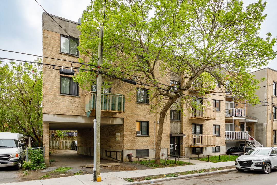 100 Saint-Philippe Rue in Montréal, QC - Building Photo