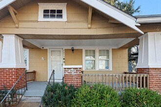 2033 E Gregory Blvd in Kansas City, MO - Building Photo - Building Photo