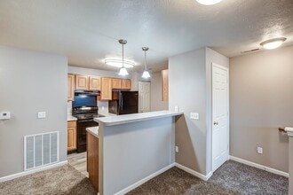 Brainard Landings in Lincoln, IL - Building Photo - Building Photo