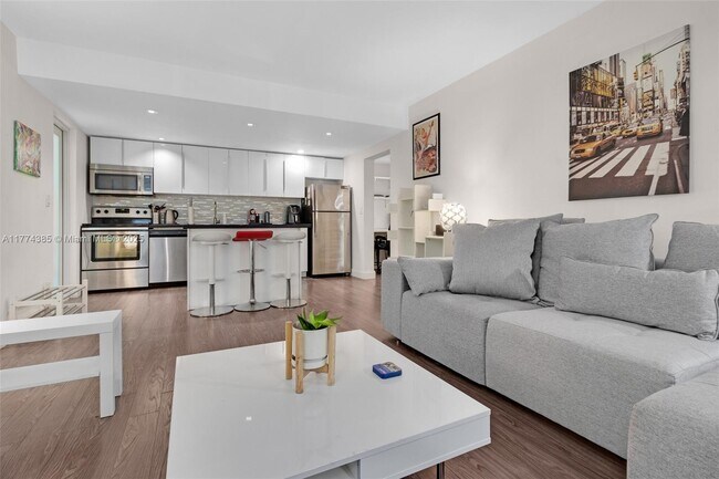 1117 Meridian Ave in Miami Beach, FL - Building Photo - Building Photo