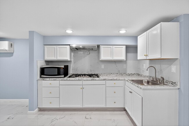 43 Sycamore Rd in Jersey City, NJ - Building Photo - Building Photo