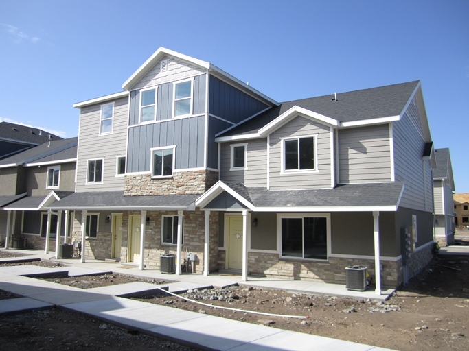 Edgewater Townhomes in Vineyard, UT - Foto de edificio