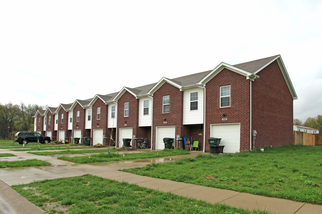 Highland Meadows in Shepherdsville, KY - Building Photo