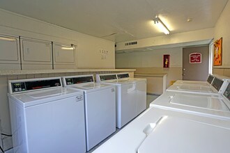 Las Palmas in Arlington, TX - Foto de edificio - Interior Photo