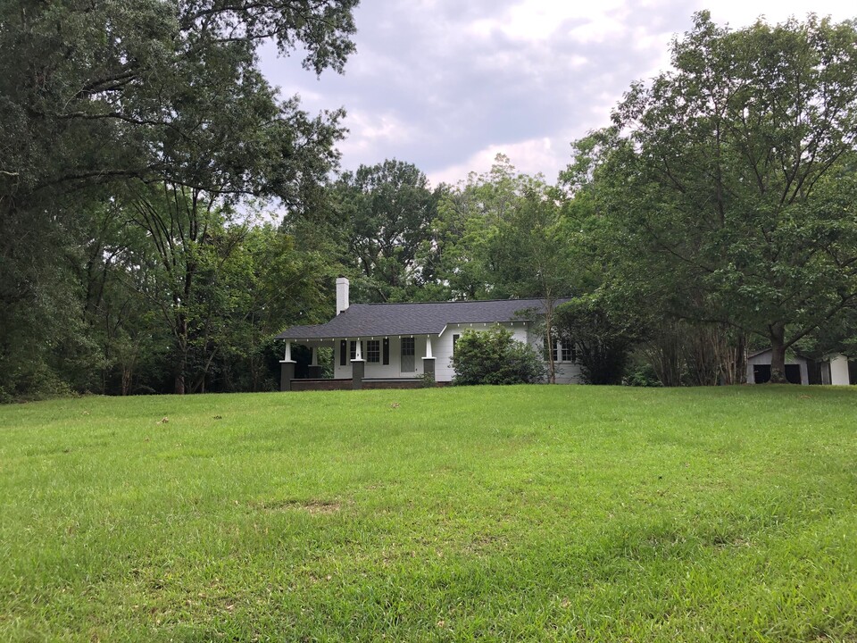 11230 Beaver Creek Rd in Kentwood, LA - Building Photo