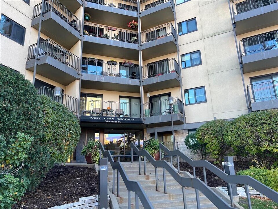 3131 Excelsior Blvd-Unit -410 in Minneapolis, MN - Building Photo