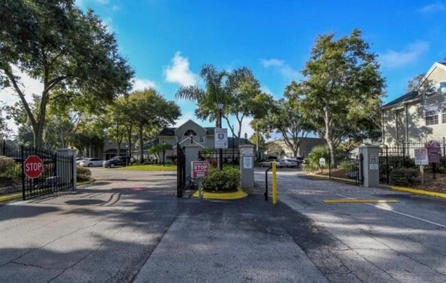 6076 Westgate Dr, Unit 104 in Orlando, FL - Building Photo - Building Photo