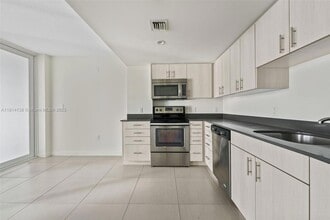 910 West Ave, Unit 0629 in Miami Beach, FL - Building Photo - Building Photo